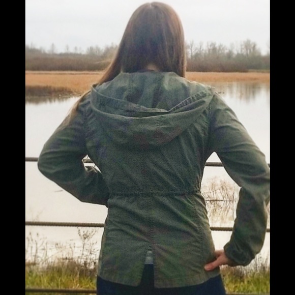 Forever 21 Green Jacket!!💚 - Picture 5 of 5